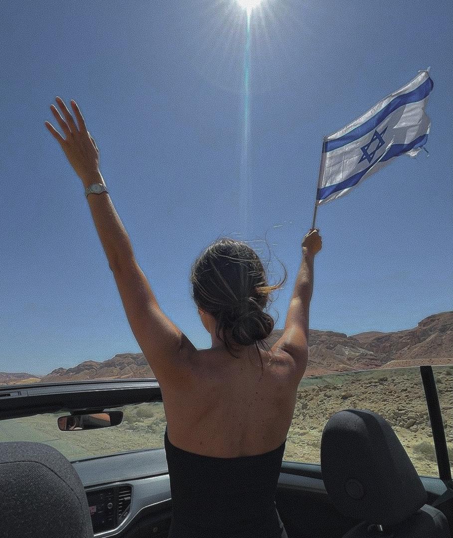 אישה מלהיבה בתל אביב