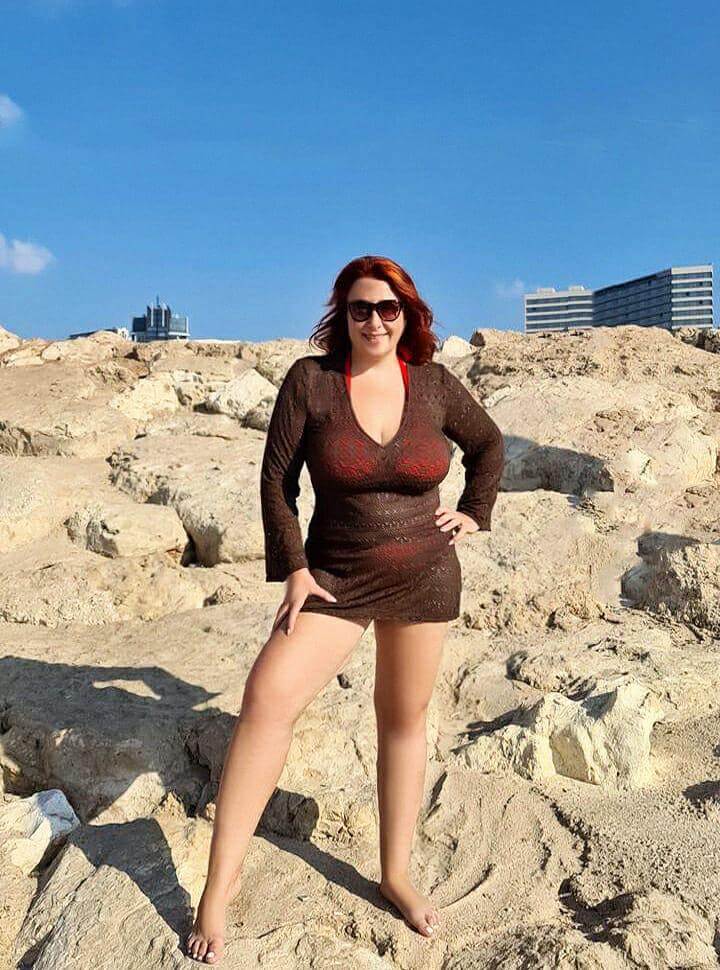 מארחת פצצה אמיתית מבנה גוף סקסי תל אביב