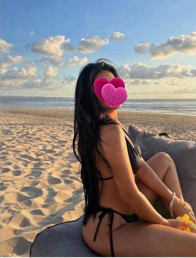 פתח תקווה- בחורות חמות