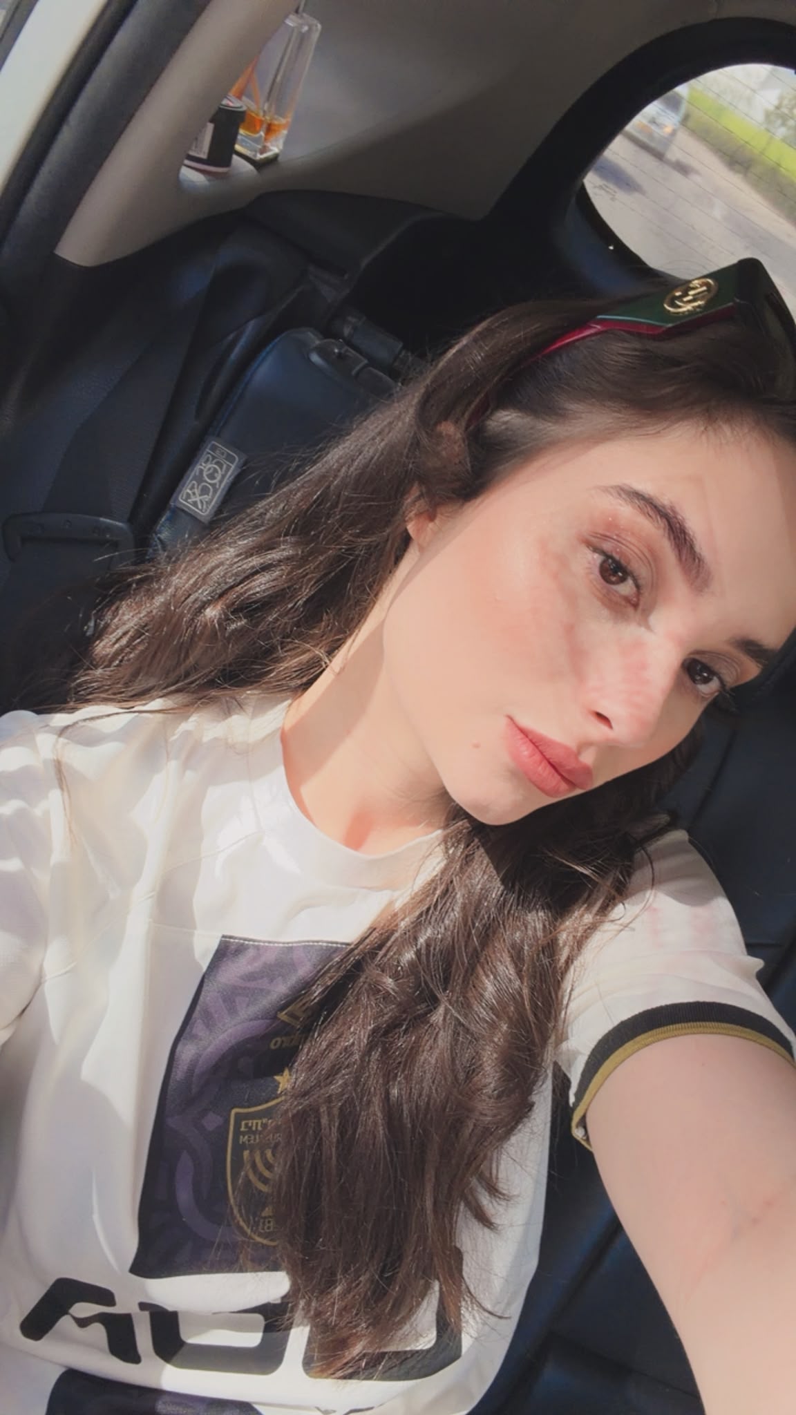 שושנה-תיירת מברזיל בת 20 -בחיפה