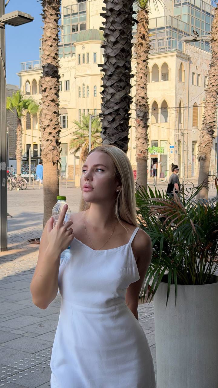 תיירת אוקראינית חטובה 22 בלונדה תל אביב
